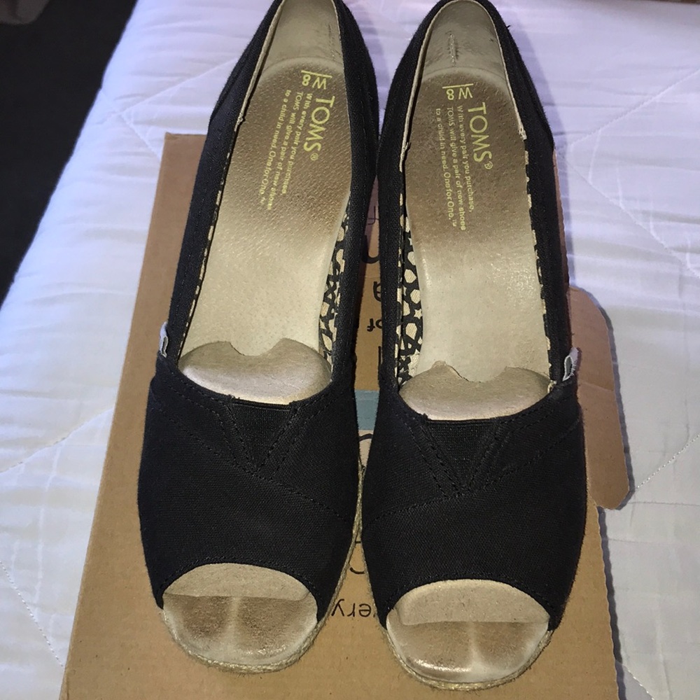 TOMS wedges